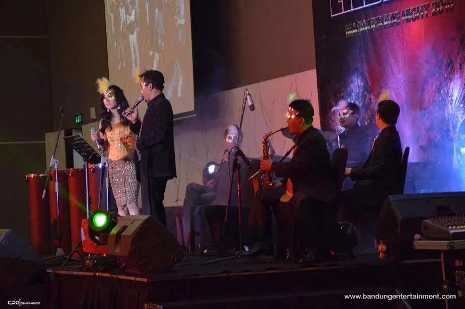 Penampilan grup perkusi pada event gala dinner Liebherr 2016