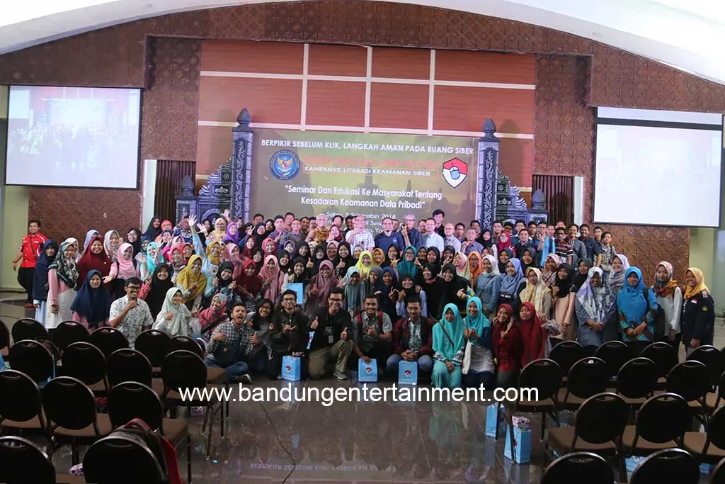 hiburan dan penampilan pendukung seminar edukasi